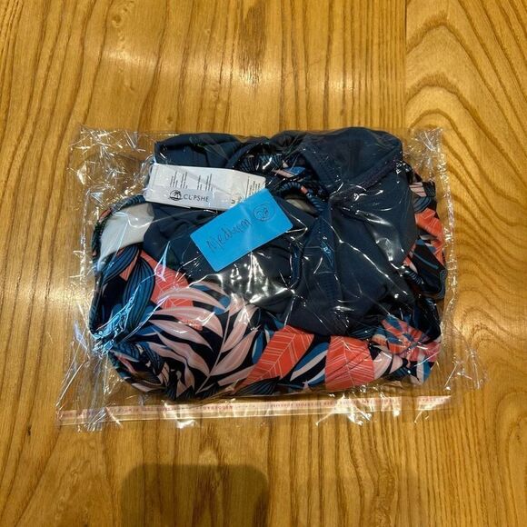 NWT Medium Set Bikini Swimsuit - Picture 8 of 8